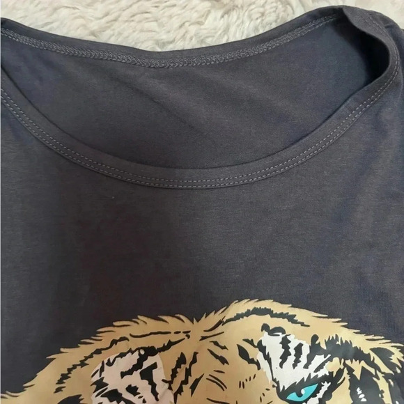 Amazon tiger face graphic tee short sleeve crewneck size small women’s - Picture 10 of 14
